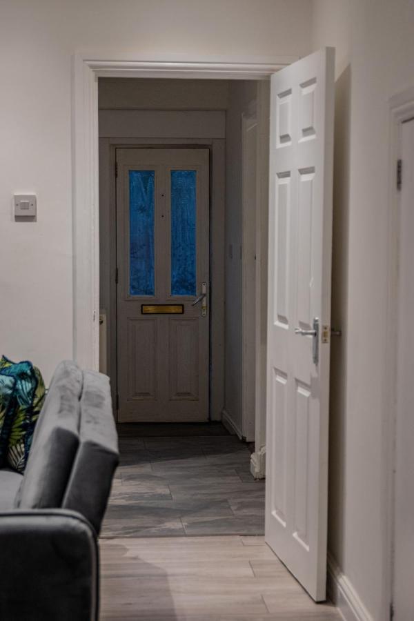 Bv Comfy Spacious 3 Bedroom House At Tatton Street Манчестер Экстерьер фото