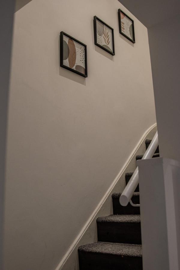Bv Comfy Spacious 3 Bedroom House At Tatton Street Манчестер Экстерьер фото