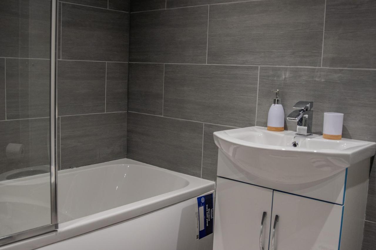 Bv Comfy Spacious 3 Bedroom House At Tatton Street Манчестер Экстерьер фото